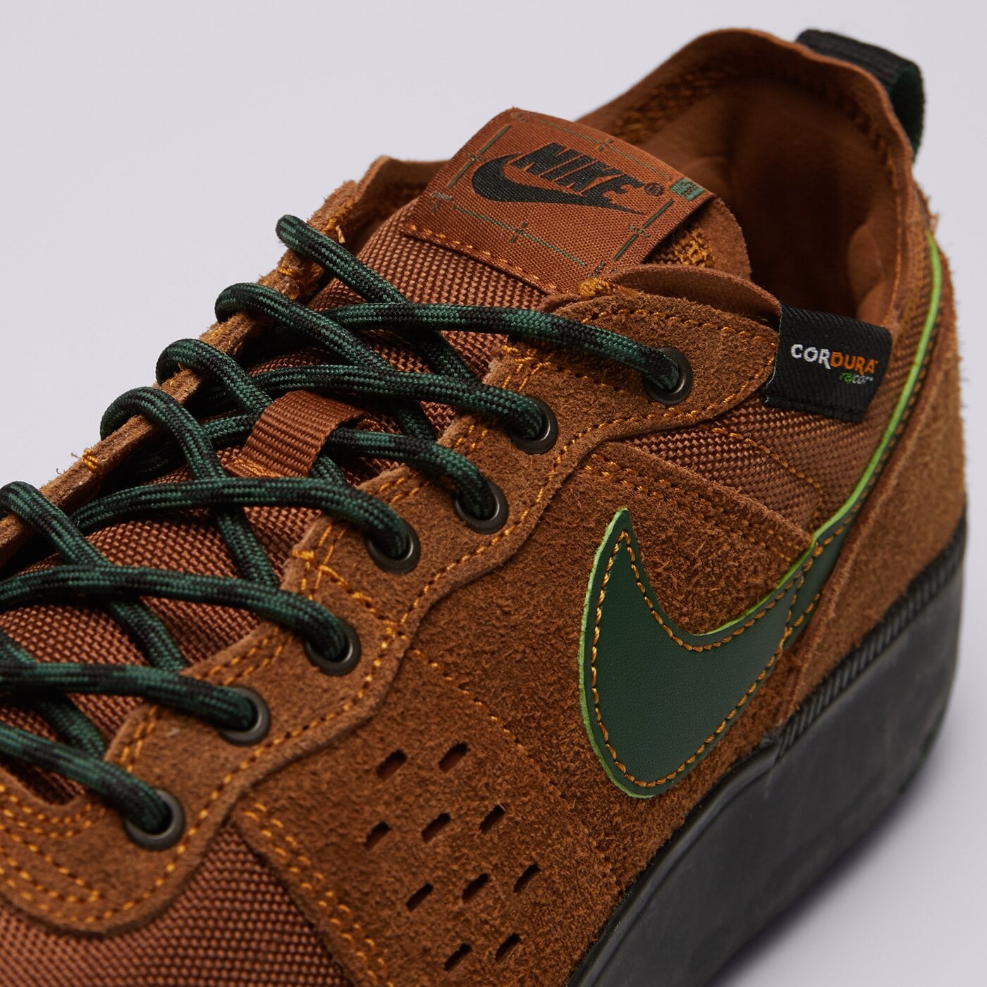 Мъжки туристически обувки NIKE C1TY PRM hj4316-201 цвят бордо