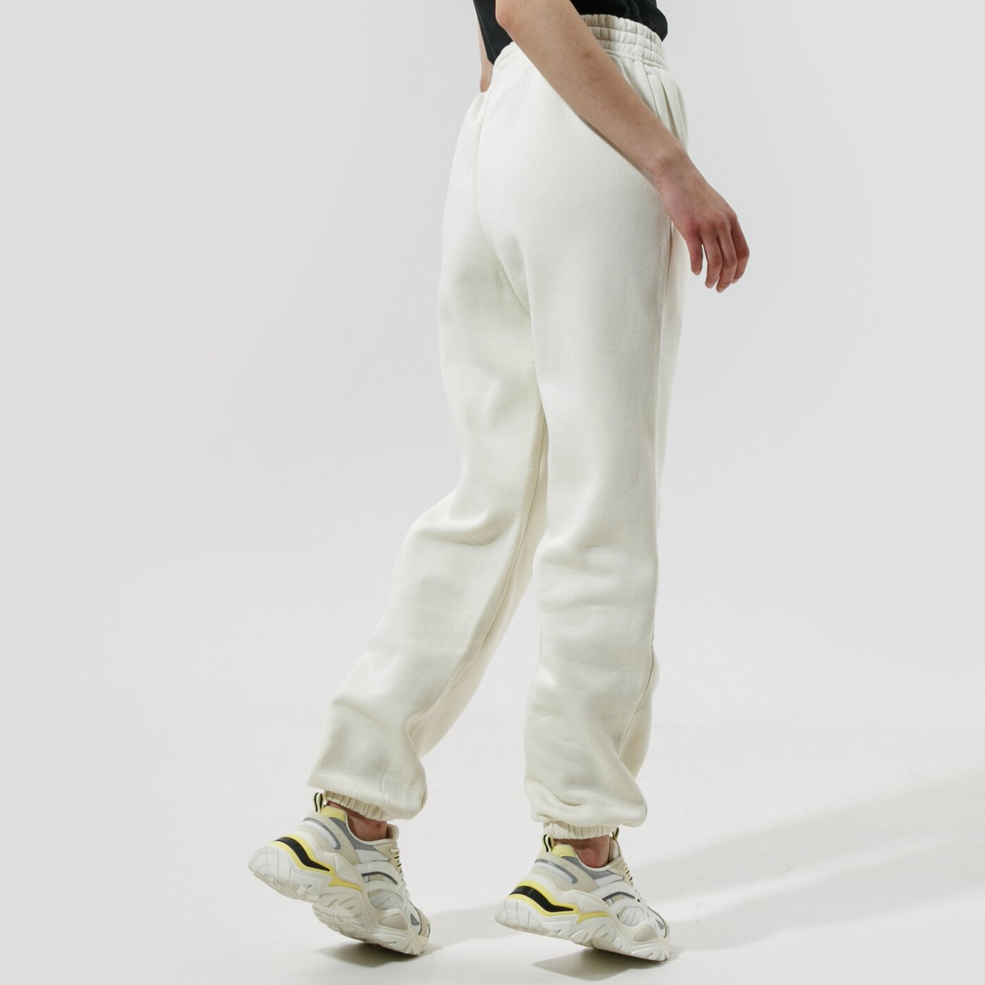 Дамски панталони NIKE ПАНТАЛОНИ SPORTSWEAR ESSENTIAL bv4089-113 цвят бежов