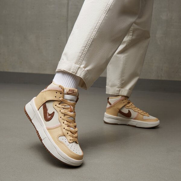 Дамски маратонки NIKE WMNS DUNK HIGH UP dz4703100 цвят многоцветен