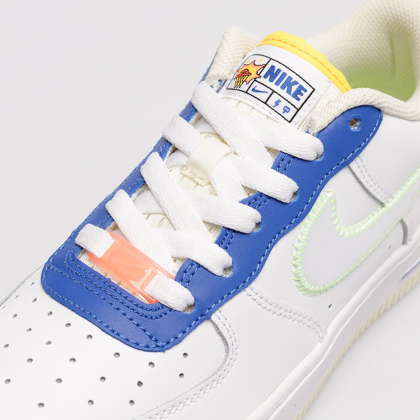 Детски маратонки NIKE AIR FORCE 1 LV8 (GS) fb1393-111 цвят бял