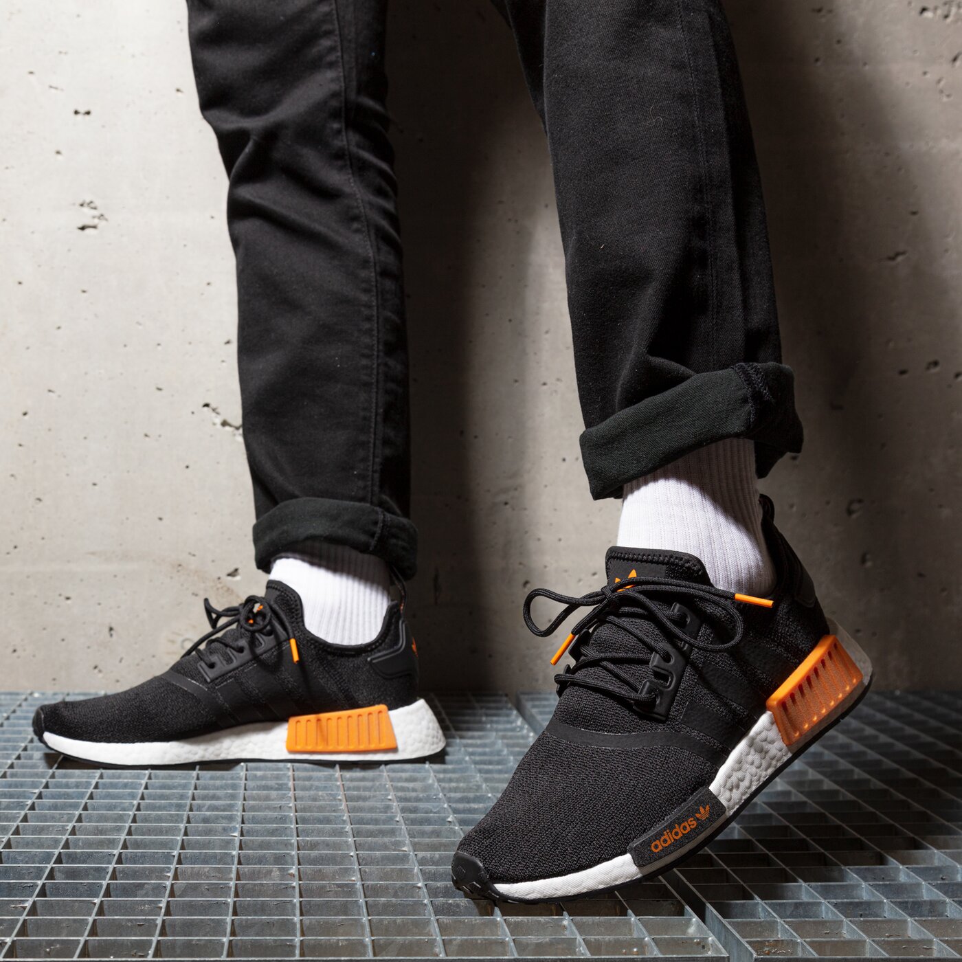 Мъжки маратонки ADIDAS NMD_R1 gy8317 цвят черен