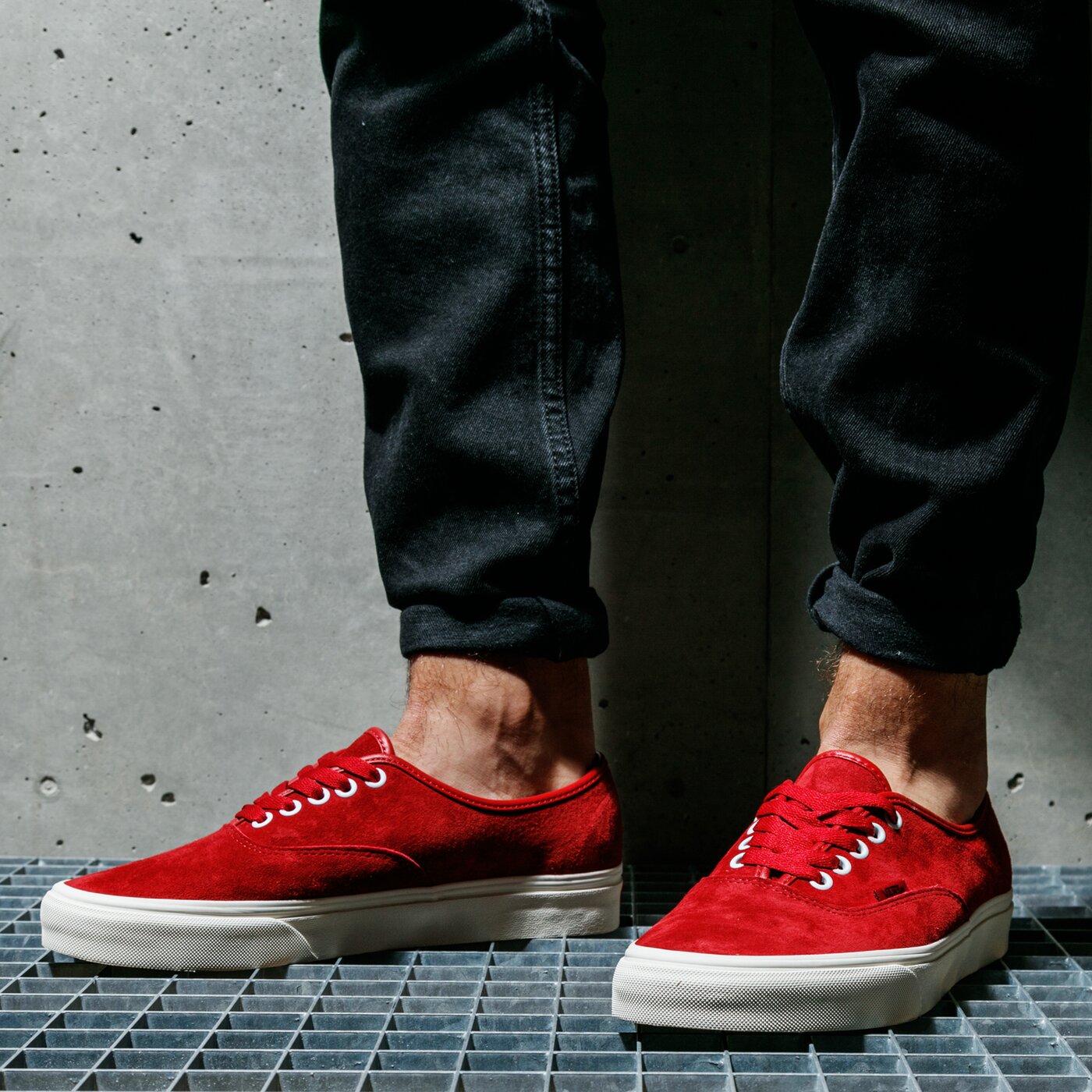 Мъжки маратонки VANS UA AUTHENTIC vn0a2z5i18n1 цвят червен