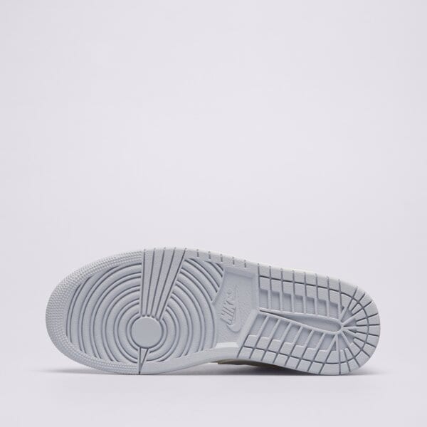 Дамски маратонки WMNS AIR JORDAN 1 LOW dc0774-106 цвят бежов