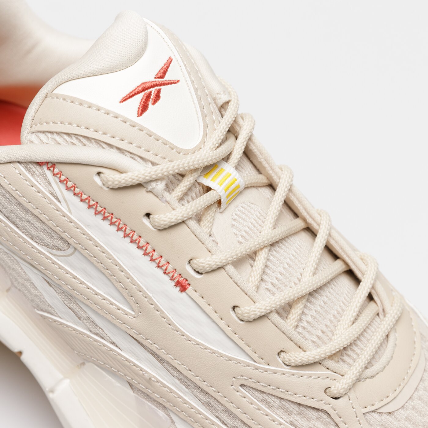 Дамски маратонки REEBOK ZIG KINETICA 2.5 gx6239 цвят бежов