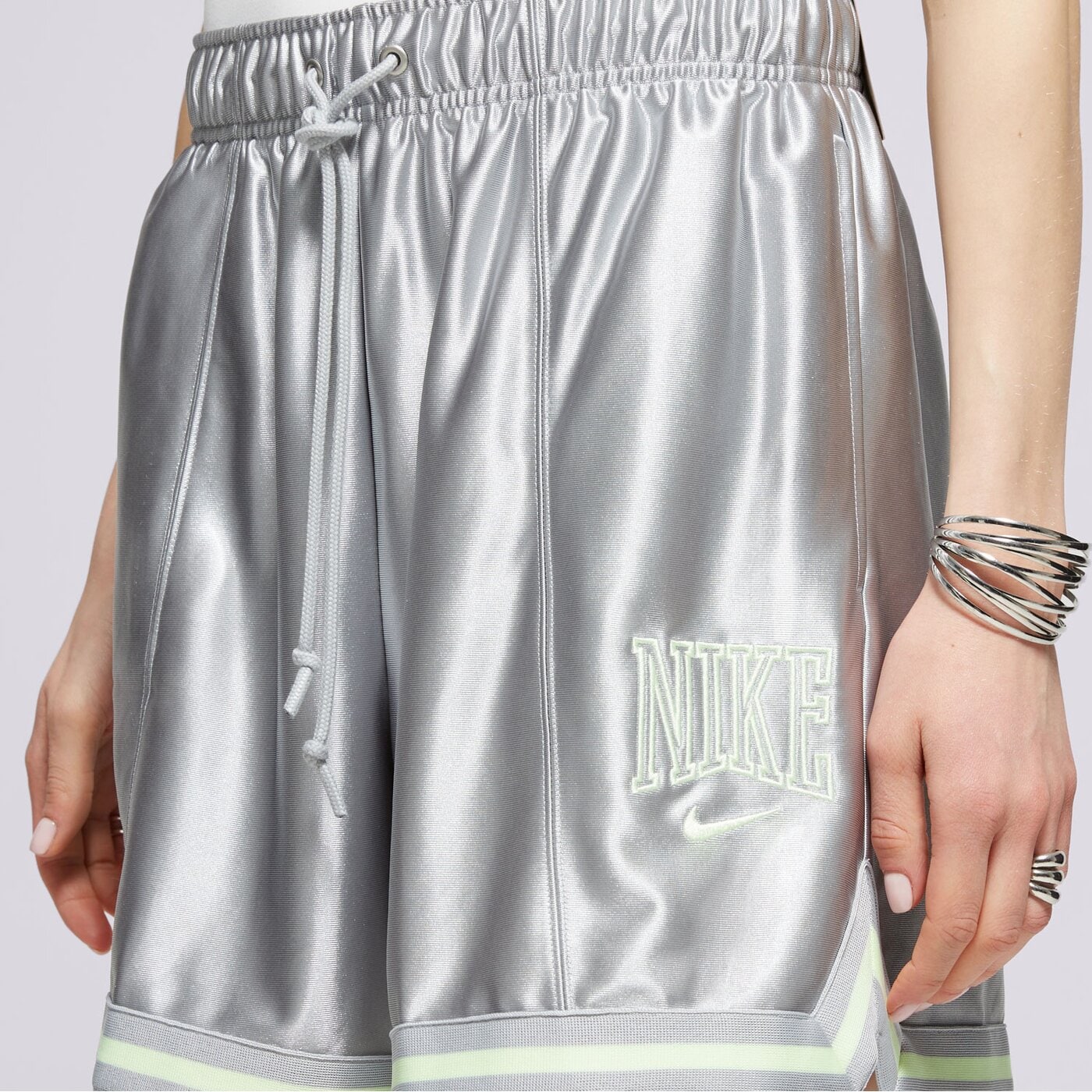 Дамски къси панталони NIKE ШОРТИ W NSW STREET 6" SATIN GX SHRT hj0163-077 цвят сребърен