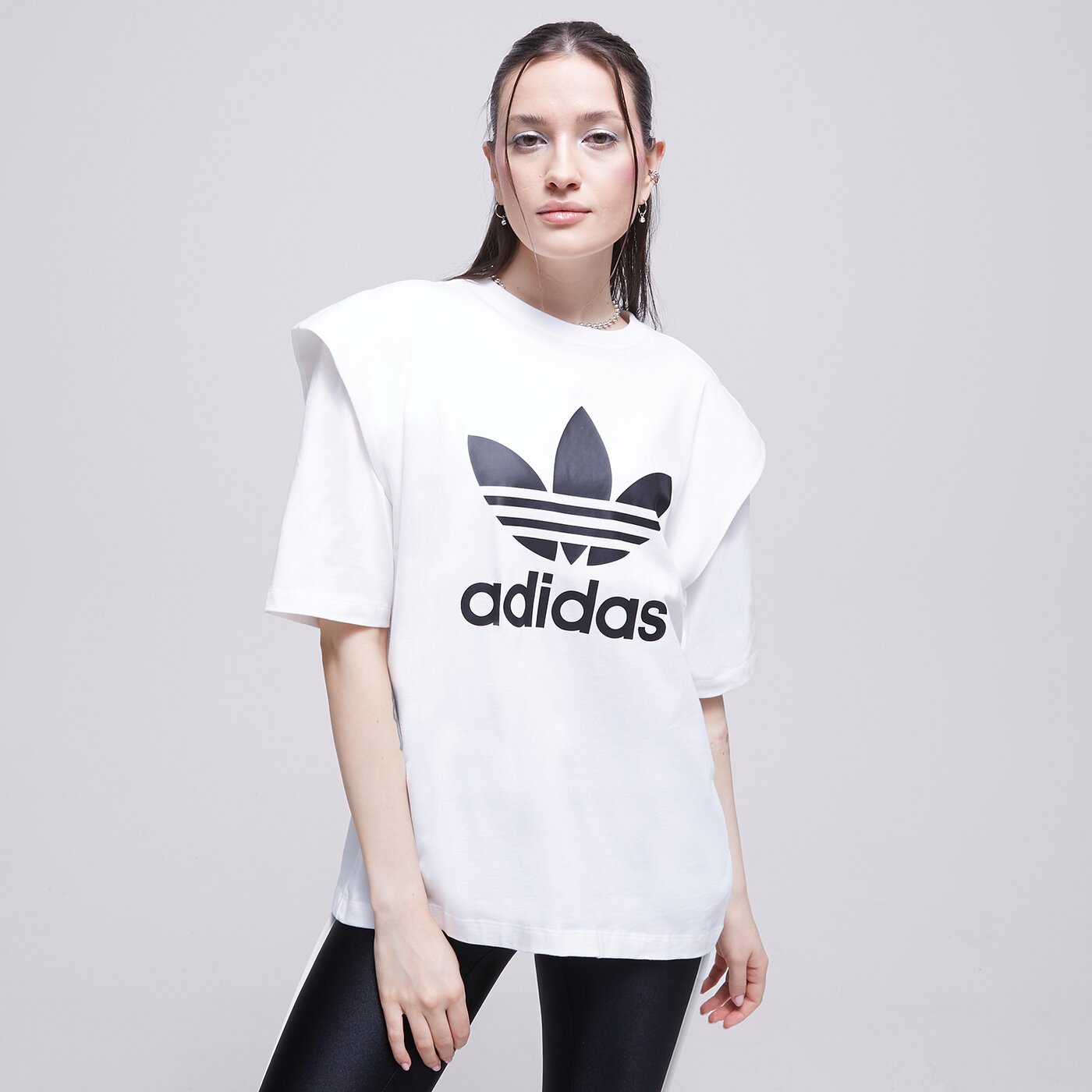 Adidas ТЕНИСКА Tee Ic8806 Дамски Цвят бял Модни Тениски Дрехи Adidas в