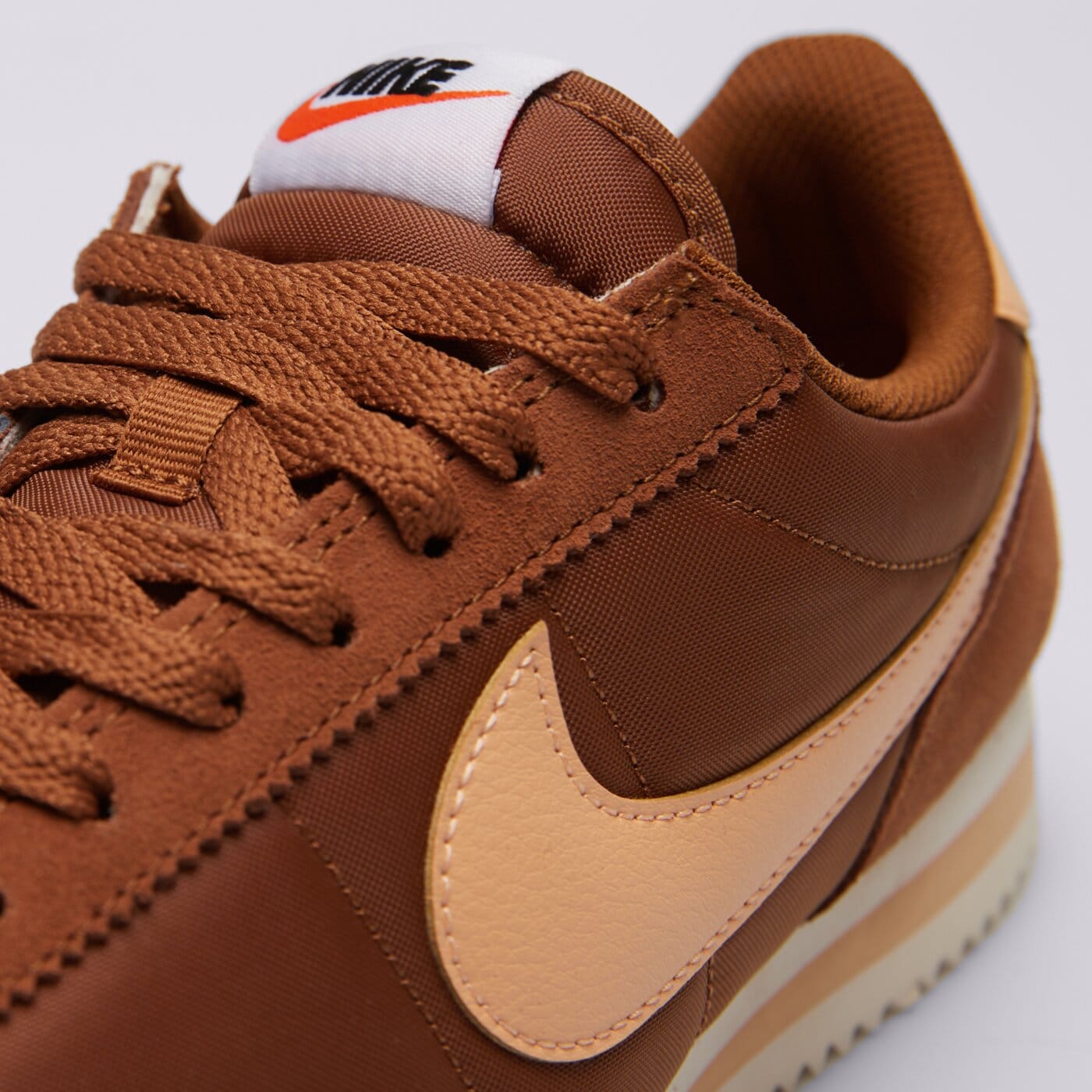 Дамски маратонки NIKE CORTEZ  dz2795-202 цвят кафяв