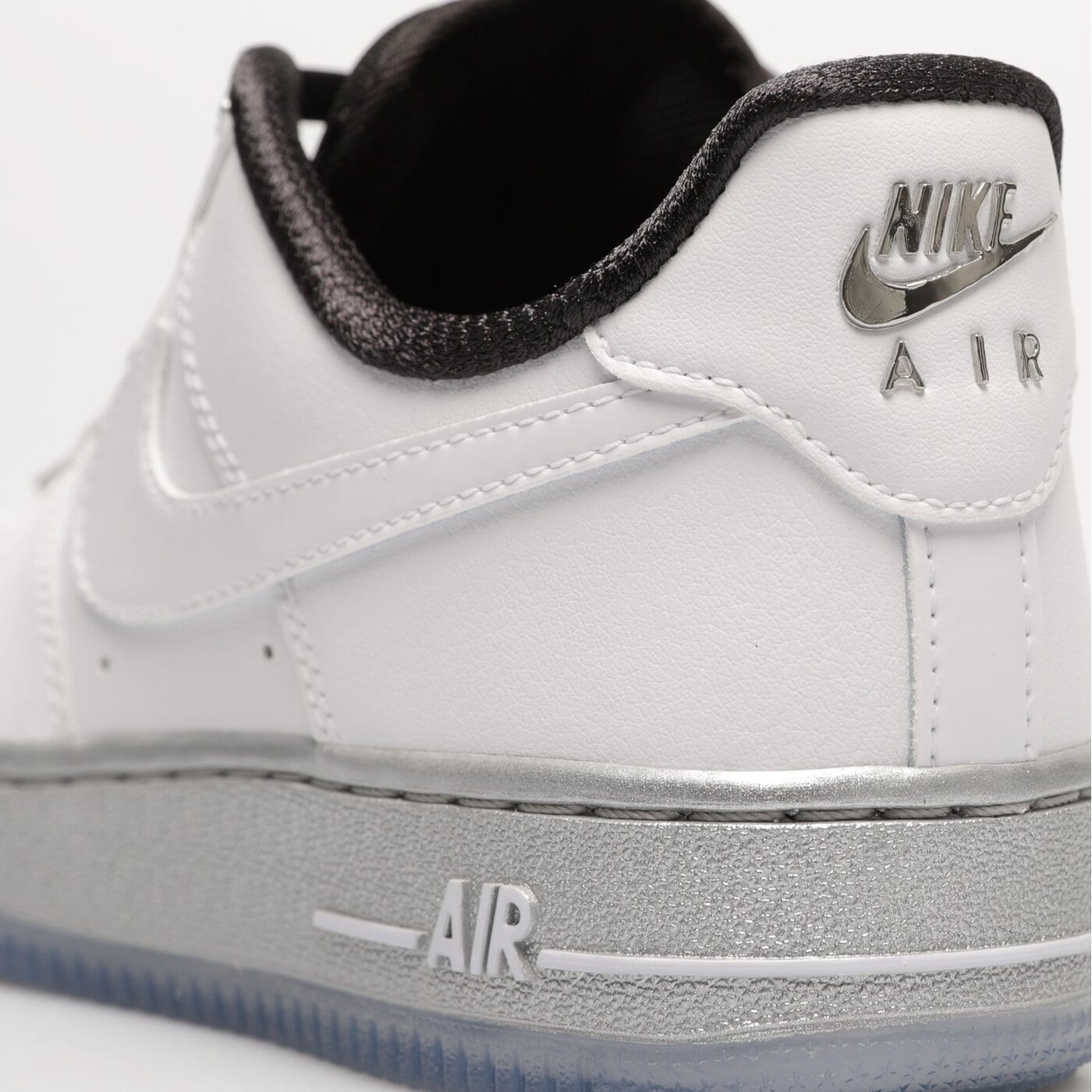 Дамски маратонки NIKE WMNS AIR FORCE 1 '07 SE dx6764-100 цвят бял