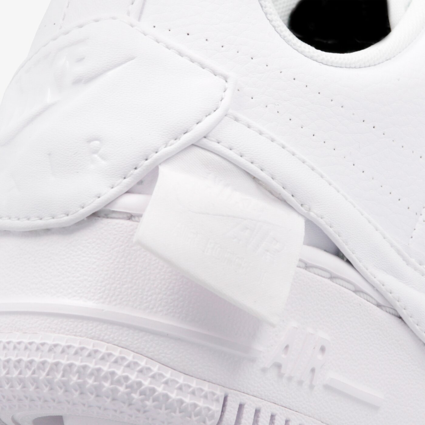 Дамски маратонки NIKE W AIR FORCE 1 JESTER XX ao1220-101 цвят бял