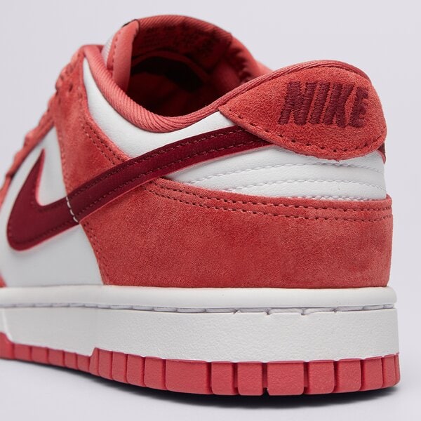 Дамски маратонки NIKE DUNK LOW  fq7056-100 цвят червен