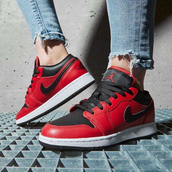 Детски маратонки AIR JORDAN 1 LOW  553560-605 цвят червен