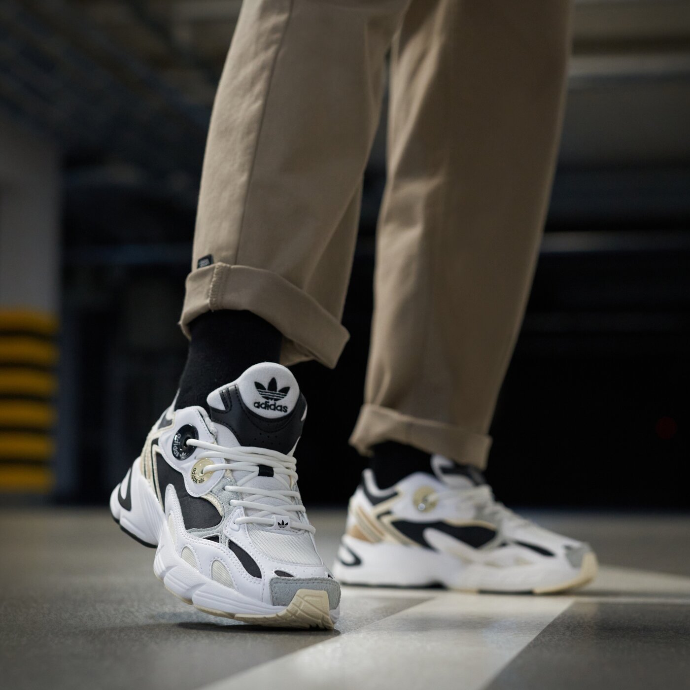 Детски маратонки AIR JORDAN 11 CMFT LOW GS dv3477-100 цвят бял