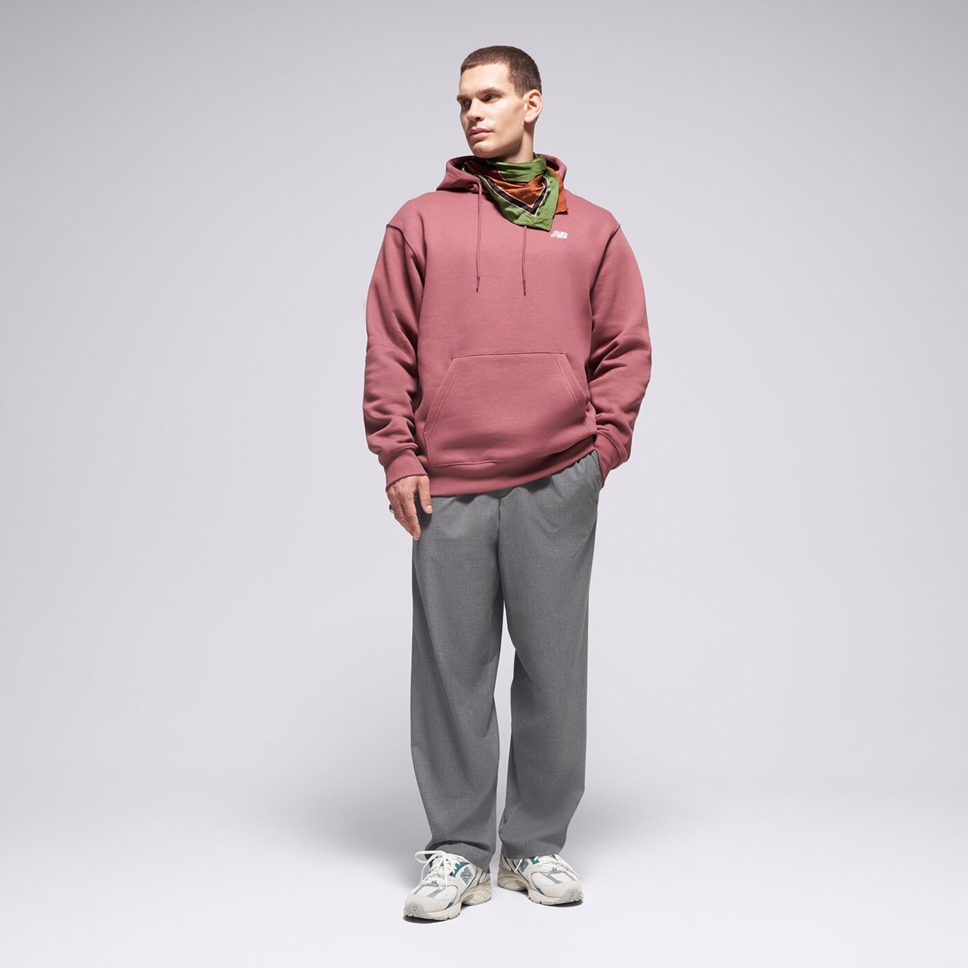 Мъжки суичър NEW BALANCE СУИТЧЪР С КАЧУЛКА SPORT ESSENTIALS FLEECE HOODIE mt41511wad цвят червен