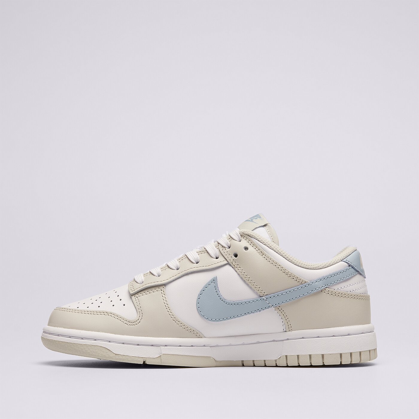 Дамски маратонки NIKE DUNK LOW  hf0023-100 цвят бежов