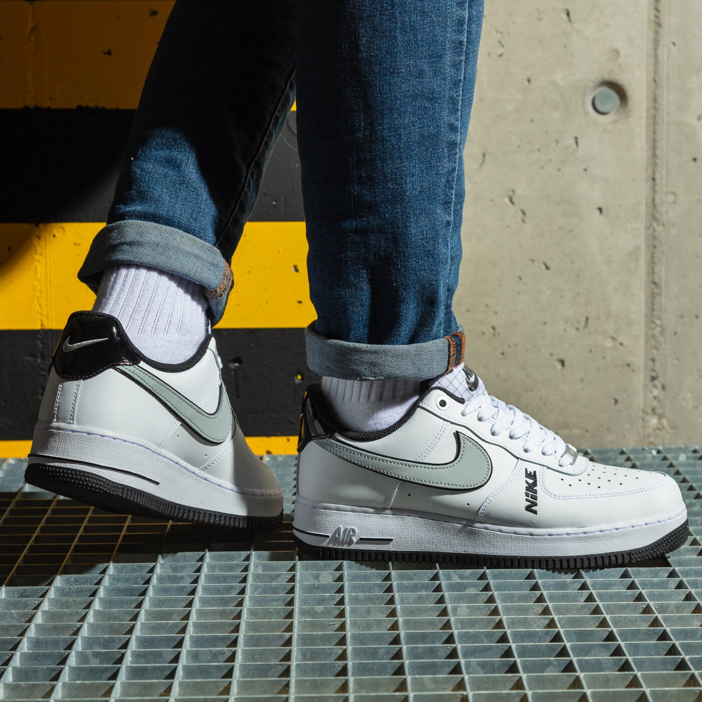 Мъжки маратонки NIKE AIR FORCE 1 '07 LV8 dc8873-101 цвят бял