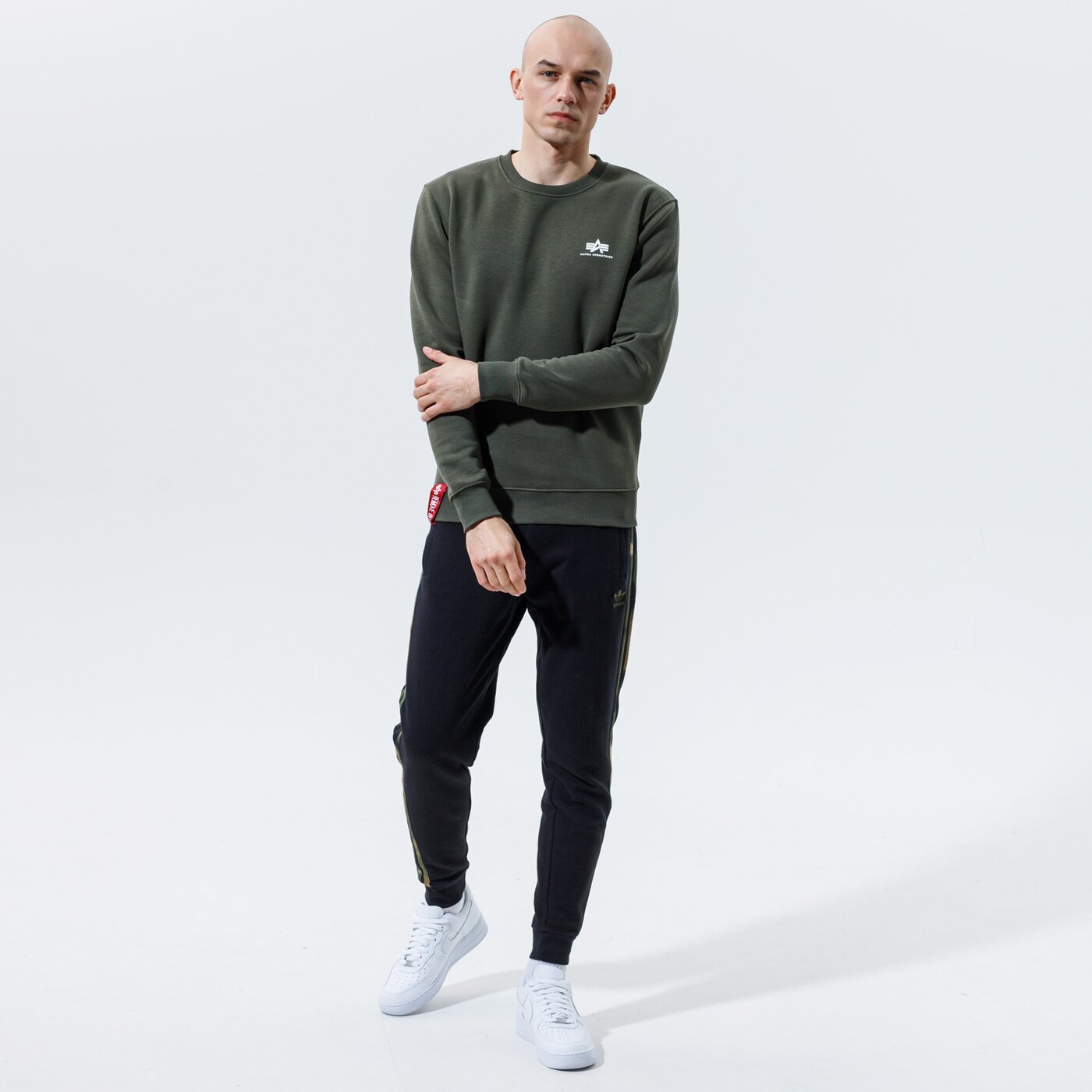 Мъжки суичър ALPHA INDUSTRIES СУИТЧЪР BASIC SWEATER SMALL LOGO 188307-142 цвят каки