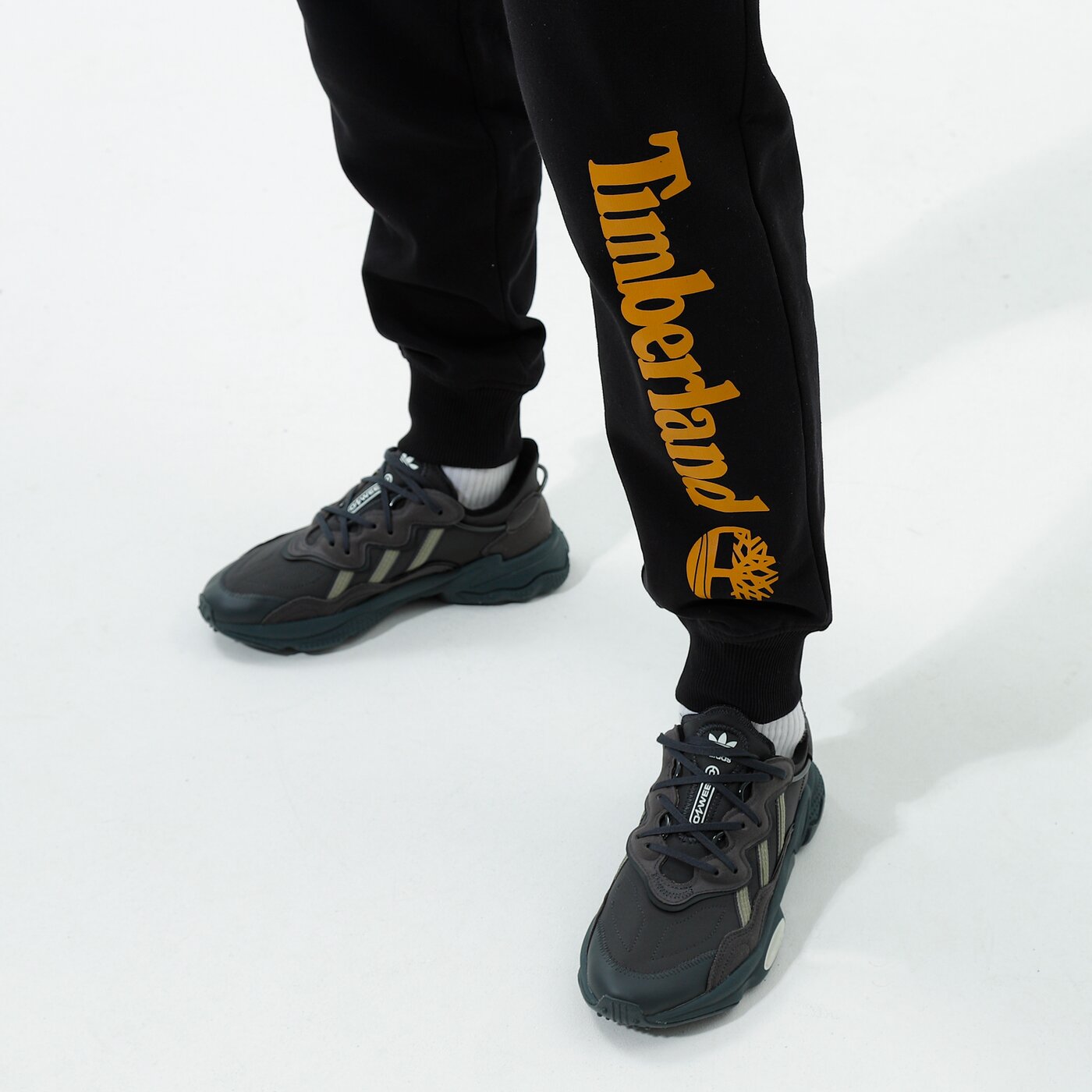 Мъжки панталони TIMBERLAND ПАНТАЛОНИ YC CORE TREE LOGO SWEATPANT tb0a2bvfp561 цвят черен