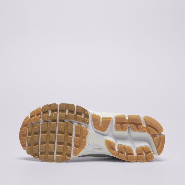Дамски маратонки NIKE ZOOM VOMERO 5 fj2028-104 цвят бежов