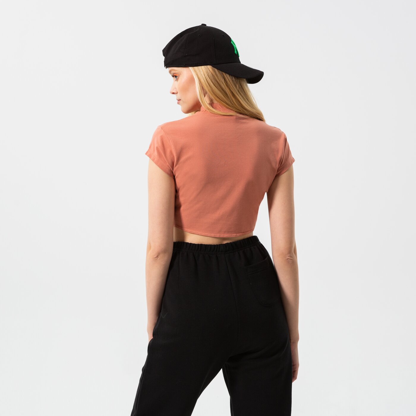 Дамска тениска REEBOK ТЕНИСКА CL WDE TIGHT SS ТОП hb8653 цвят оранжев