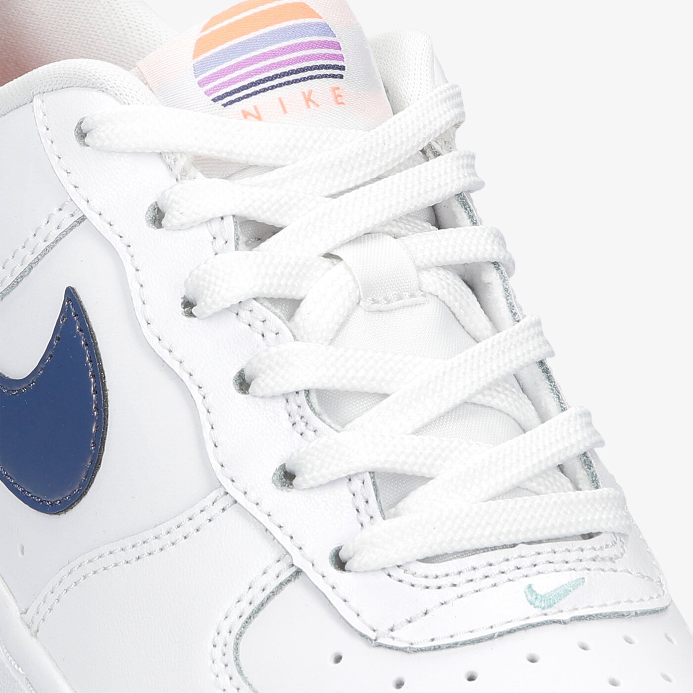 Детски маратонки NIKE AIR FORCE 1 LV8 1 dc8188-100 цвят бял