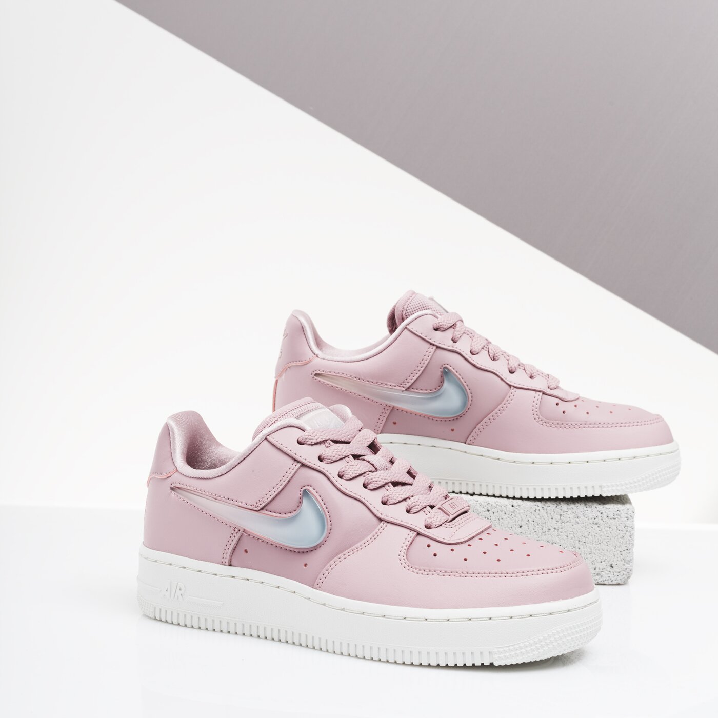 Дамски маратонки NIKE W AIR FORCE 1 '07 SE PRM ah6827-500 цвят виолетов