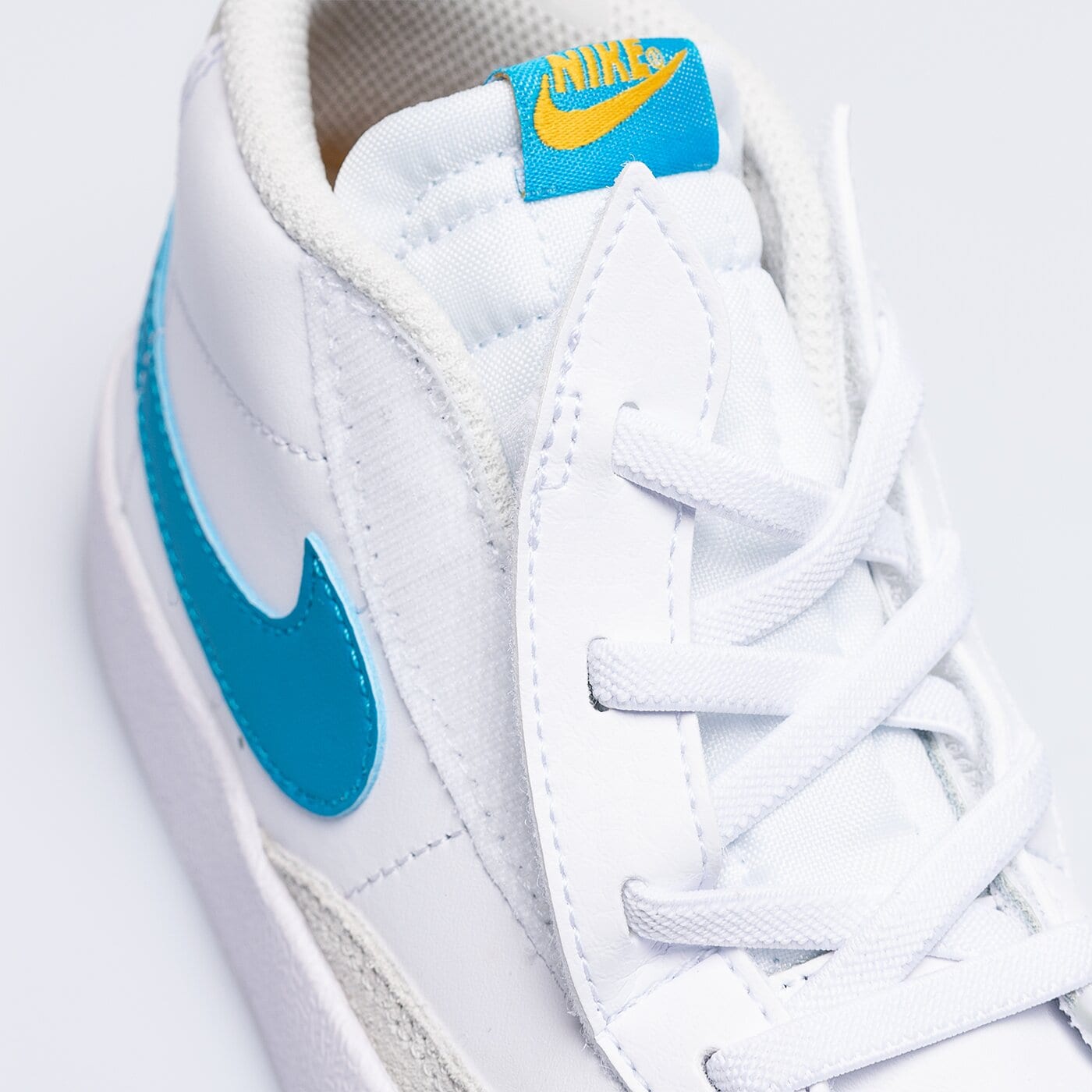 Детски маратонки NIKE BLAZER MID '77 da4088-107 цвят бял