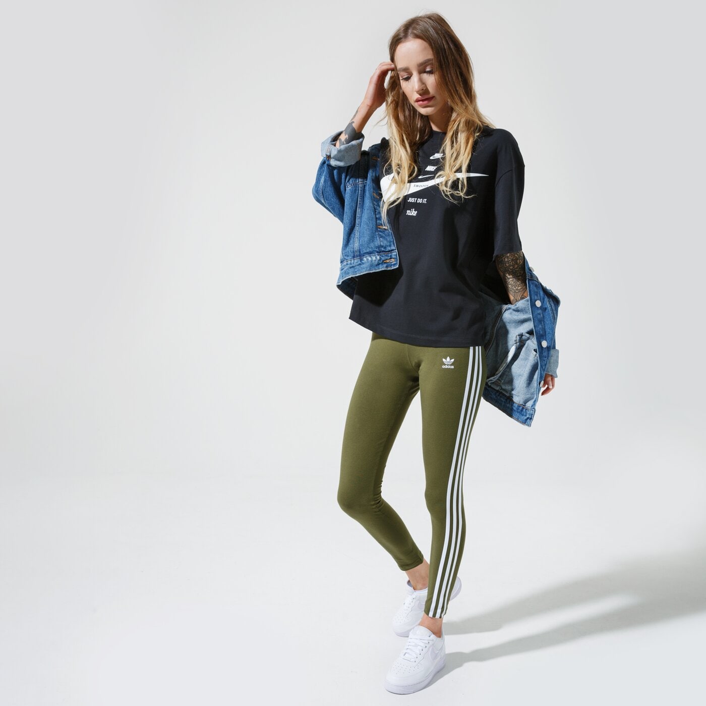 Дамска тениска NIKE ТЕНИСКА W NSW SWSH ТОП SS cu5682-010 цвят черен