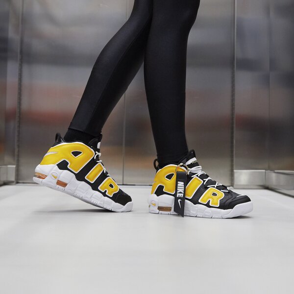 Детски маратонки NIKE AIR MORE UPTEMPO fn0262-001 цвят жълт