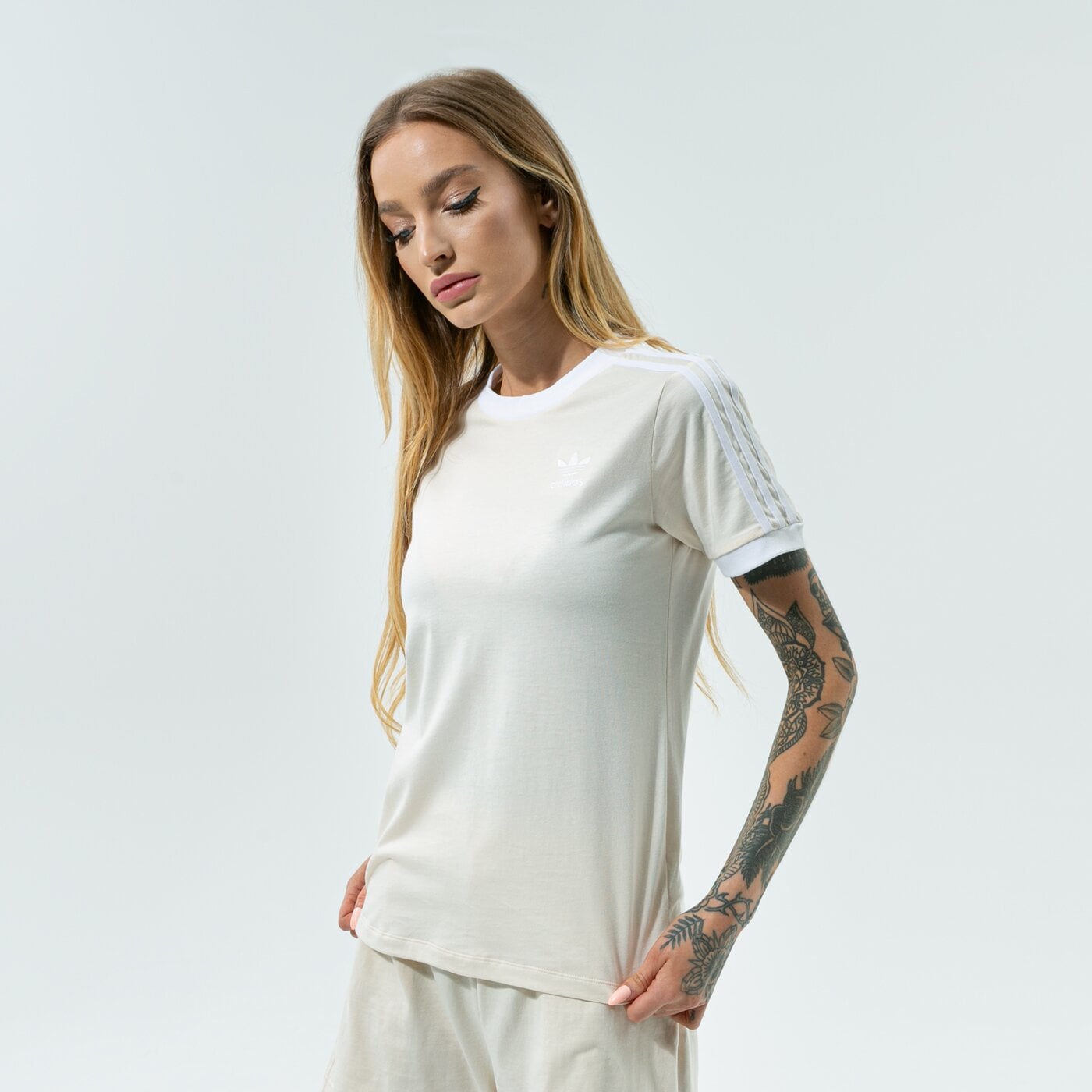 Дамска тениска ADIDAS ТЕНИСКА 3 STRIPES TEE h33573 цвят бежов