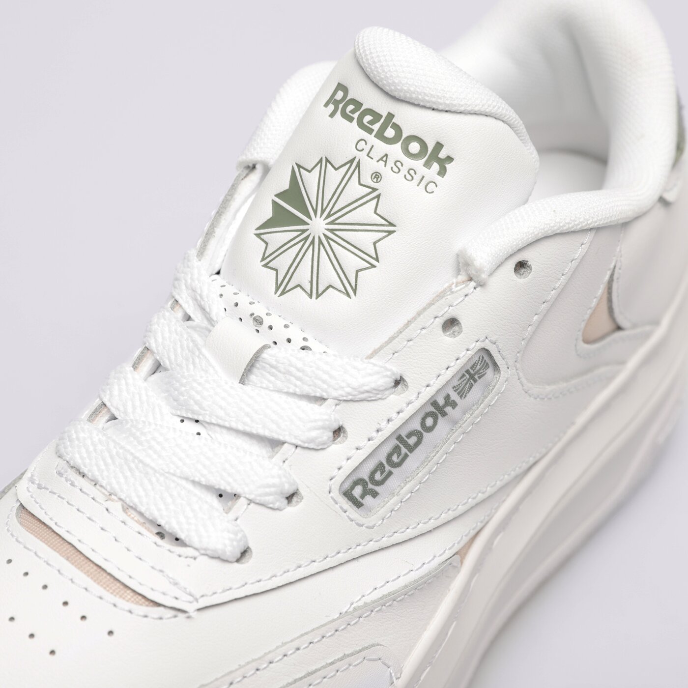Дамски маратонки REEBOK CLUB C EXTRA ig7513 цвят бял