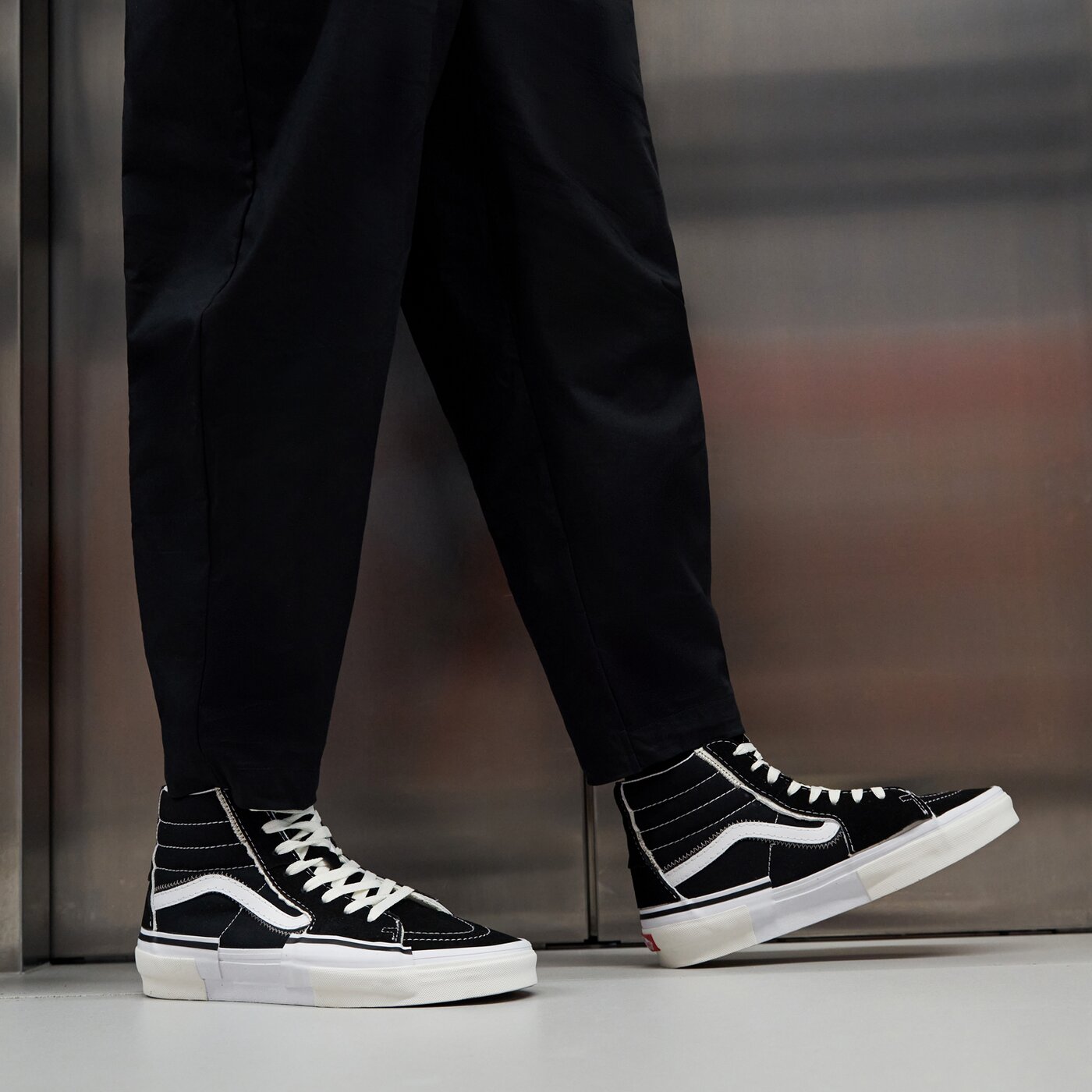 Мъжки маратонки VANS SK8-HI RECONSTRUCT vn0005uk6bt1 цвят черен