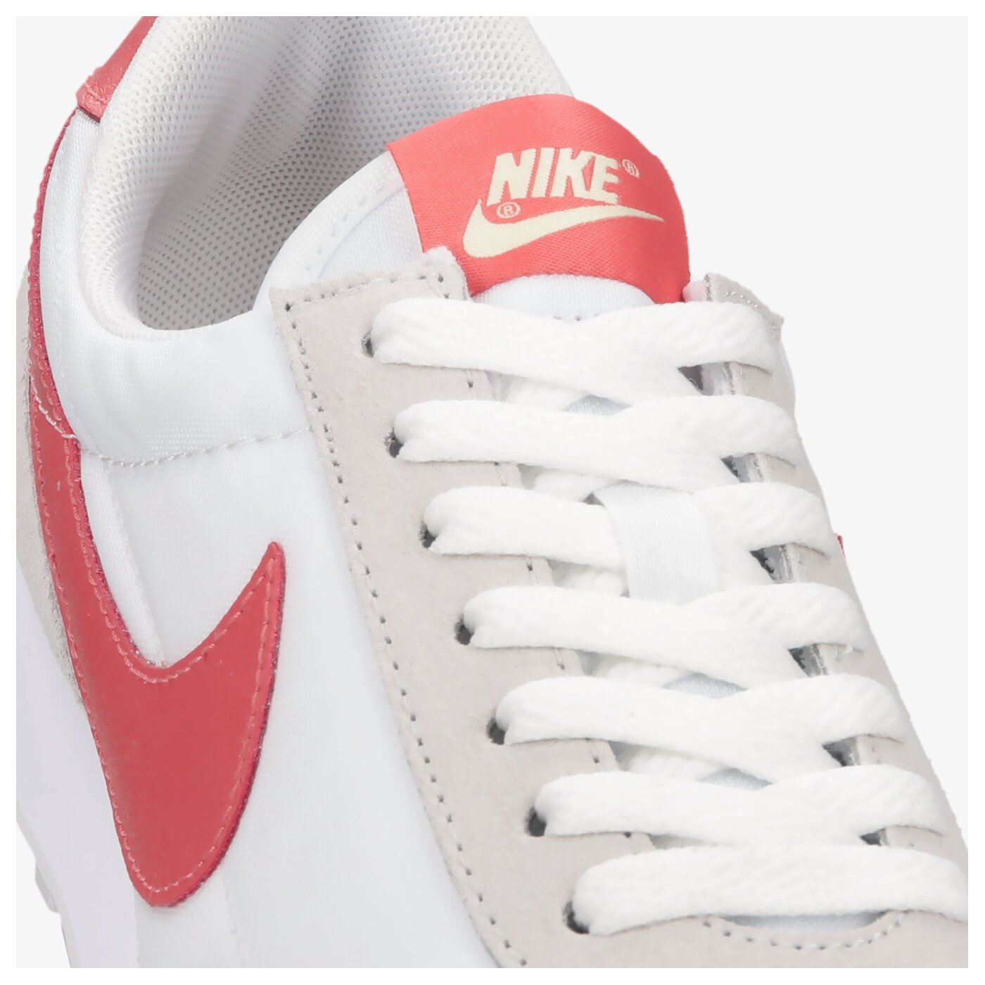 Дамски маратонки NIKE DAYBREAK ck2351-108 цвят бял