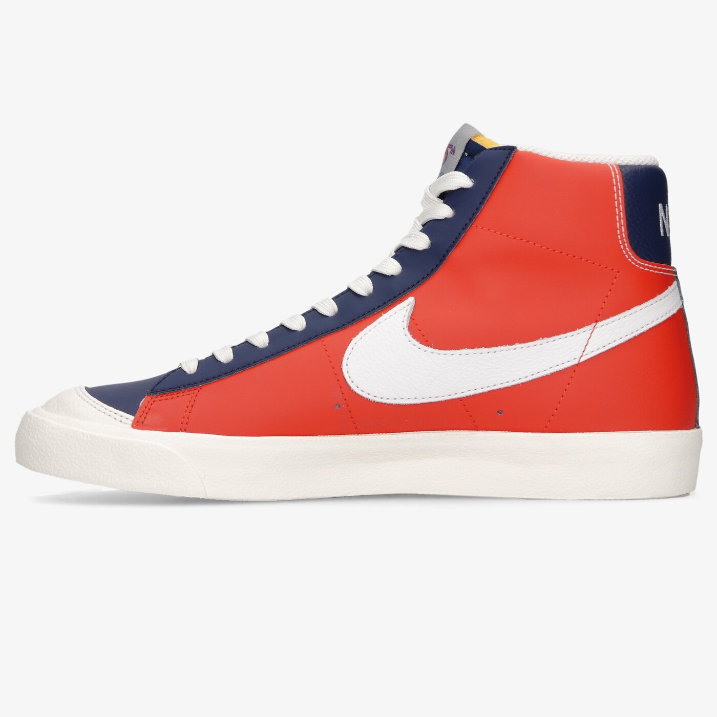 Мъжки маратонки NIKE BLAZER MID '77 EMB dd8025-100 цвят бял