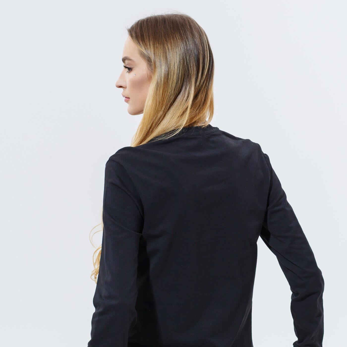 Дамска тениска VANS ТЕНИСКА FLYING V CLASSIC LS BF vn0a47wnblk1 цвят черен