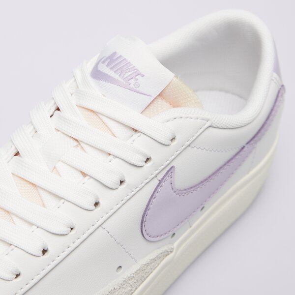 Дамски маратонки NIKE BLAZER LOW PLATFORM dj0292-114 цвят бял