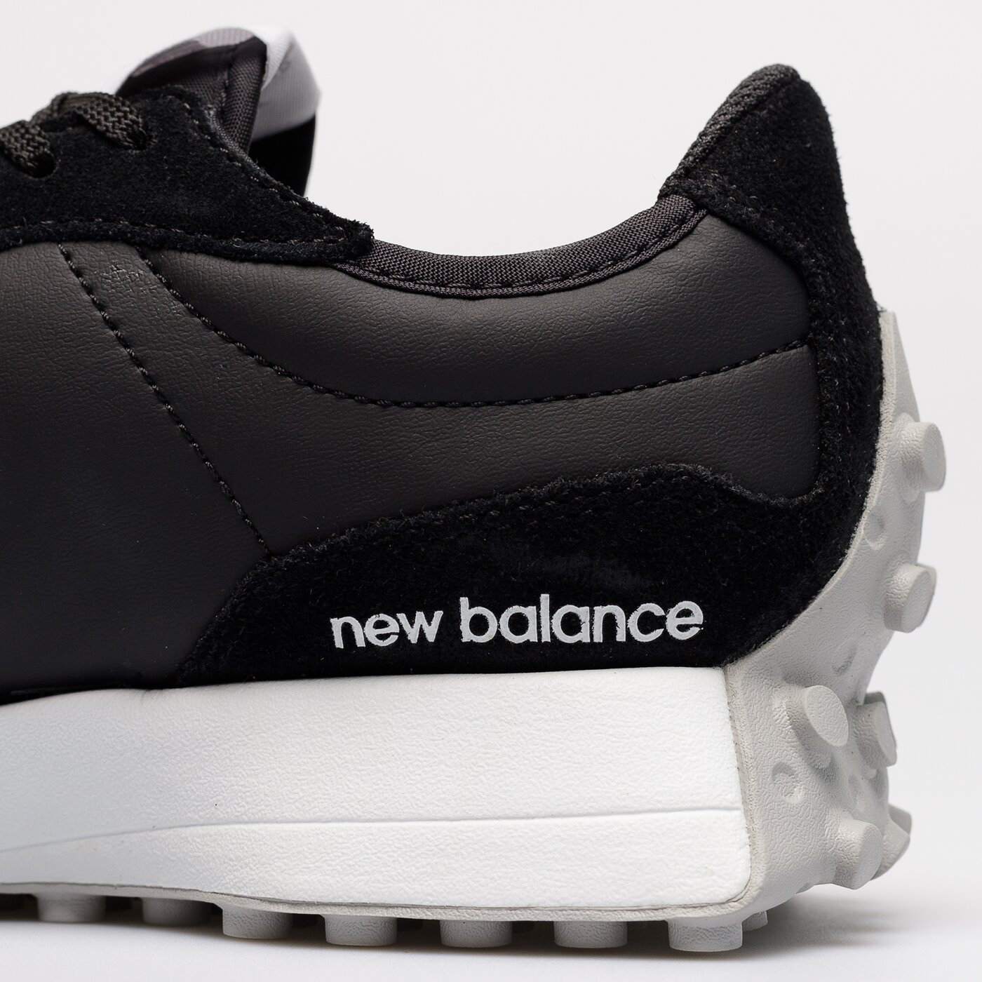 Дамски маратонки NEW BALANCE 327  ws327lw цвят черен