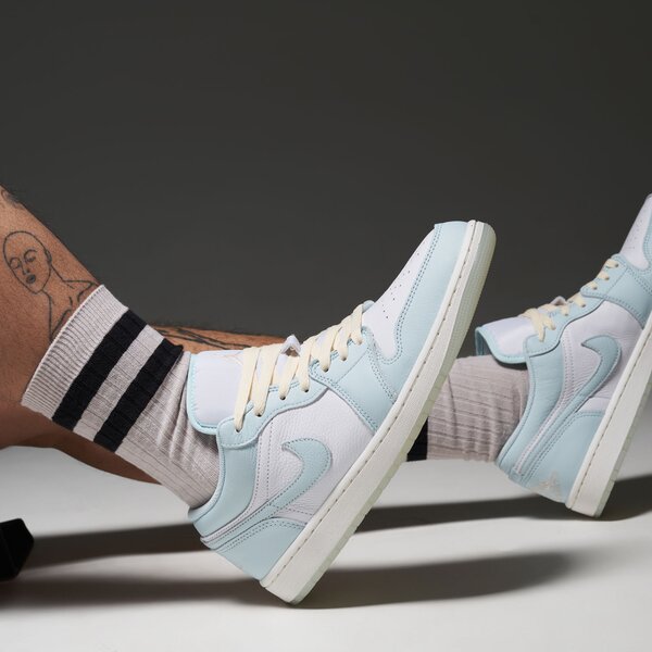Мъжки маратонки AIR JORDAN 1 LOW SE hj5999-400 цвят син