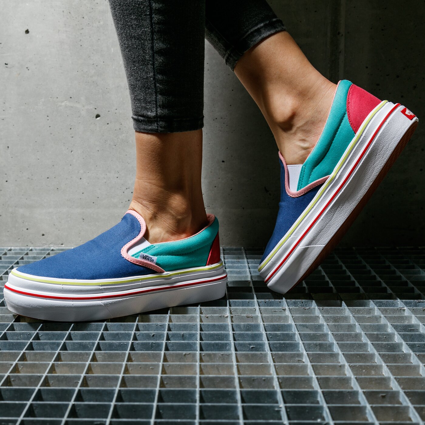 Дамски маратонки VANS UA SUPER COMFYCUSH SLIP-ON vn0a4u1fxt61 цвят многоцветен