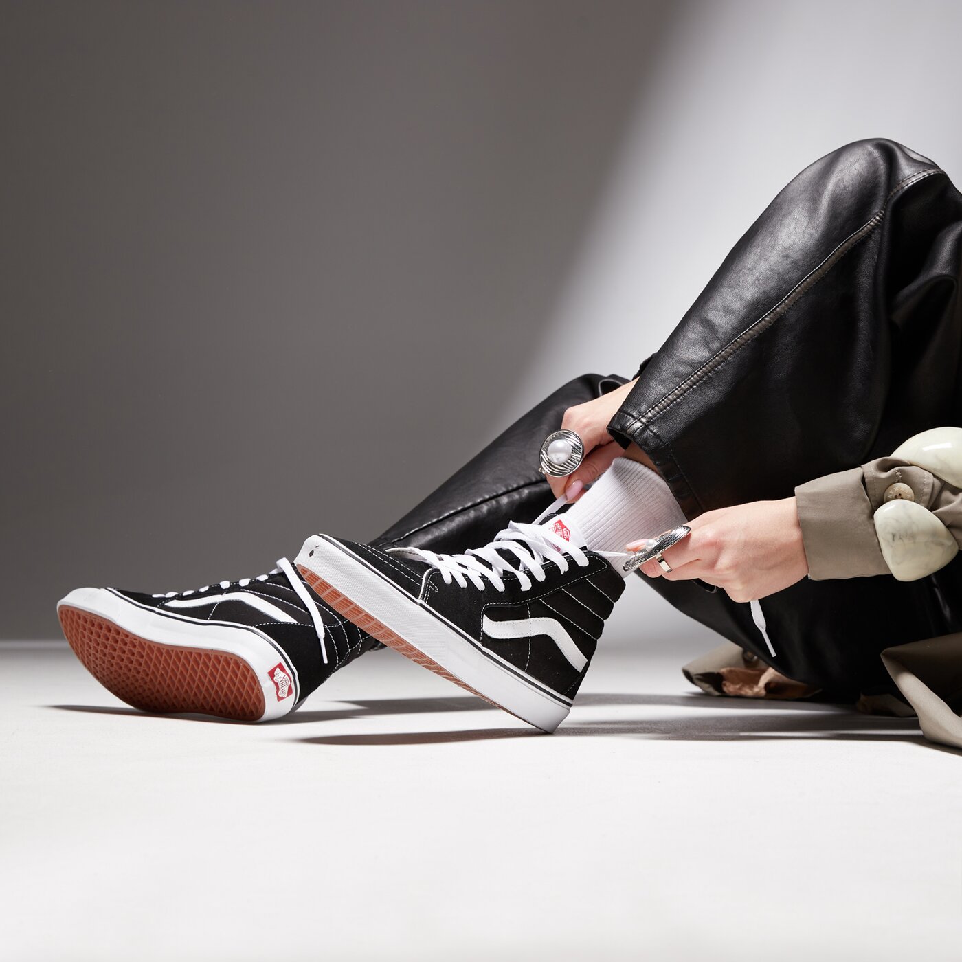 Дамски маратонки VANS SK8-HI  vn000d5ib8c1 цвят черен