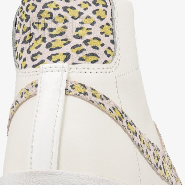 Дамски маратонки NIKE W BLAZER MID '77 SE dh9633-100 цвят бежов