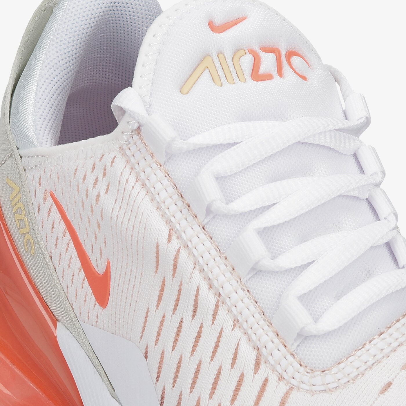 Дамски маратонки NIKE WMNS AIR MAX 270 ESS dh3895-100 цвят бял