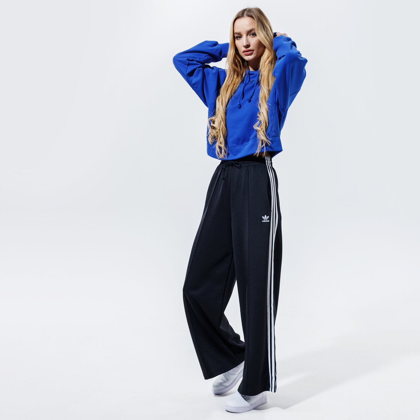 Дамски суичър ADIDAS СУИТЧЪР С КАЧУЛКА HOODIE gn4773 цвят син