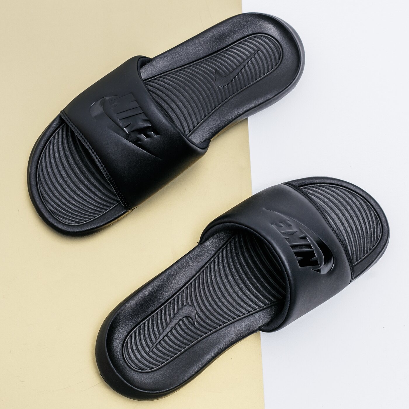 Мъжки чехли и сандали NIKE VICTORI ONE SLIDE  cn9675-003 цвят черен