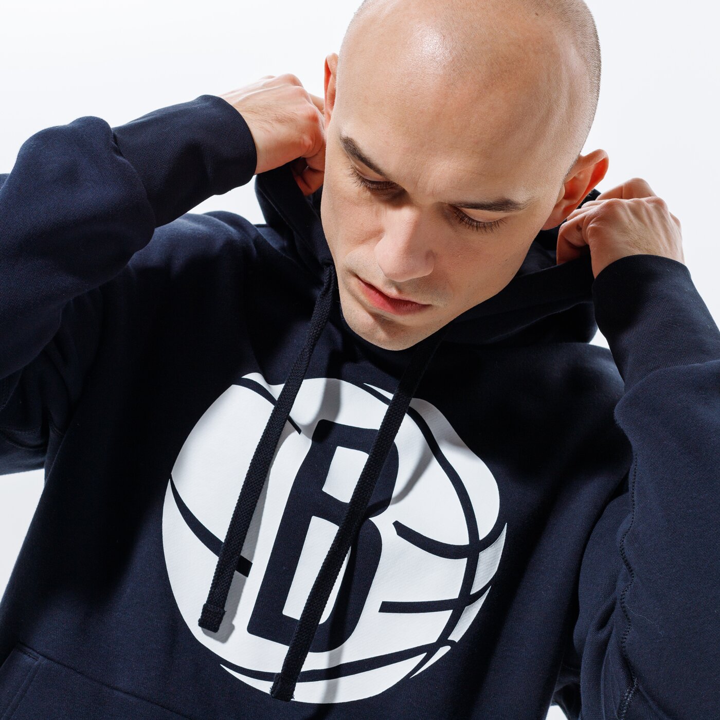 Мъжки суичър NIKE СУИТЧЪР С КАЧУЛКА BROOKLYN NETS ESSENTIAL NBA cn1187-010 цвят черен