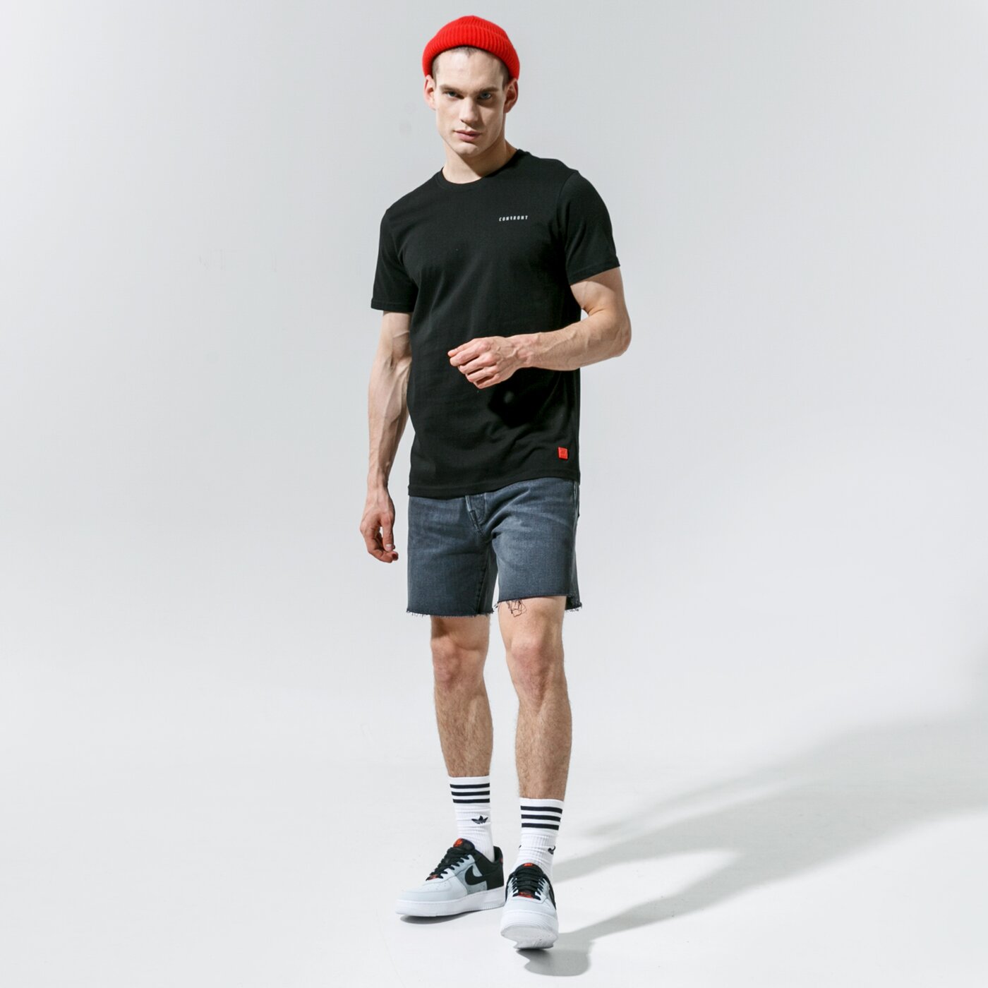 Мъжка тениска CONFRONT ТЕНИСКА SMALL LOGO TEE BLACK cf121tsm48002 цвят черен