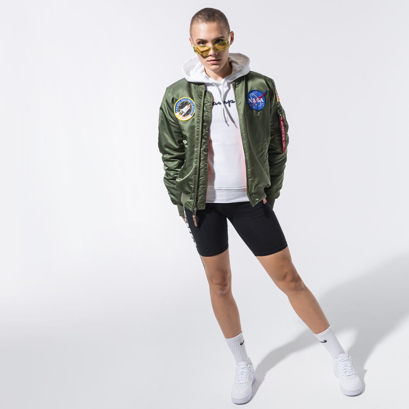 Дамски суичър CHAMPION СУИТЧЪР С КАЧУЛКА HOODED SWEATSHIRT 113207ww001 цвят бял