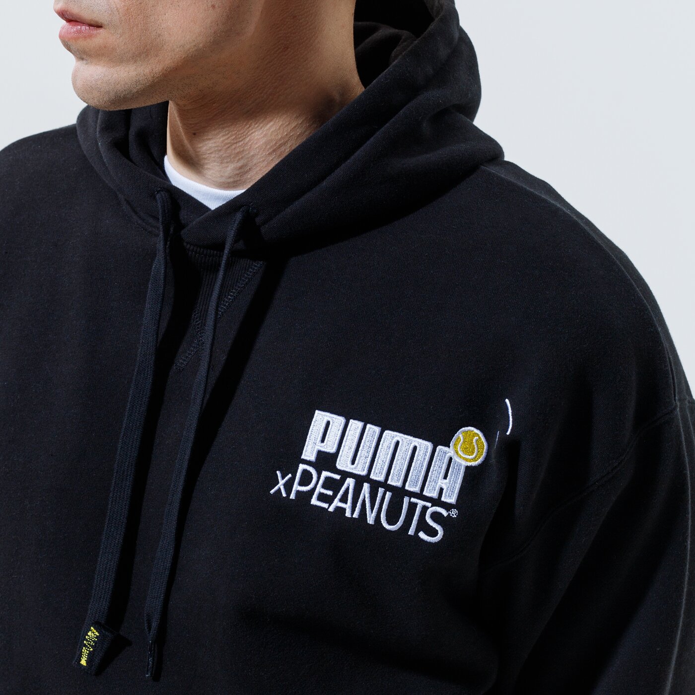 Мъжки суичър PUMA СУИТЧЪР С КАЧУЛКА PUMA X PEANUTS HOODIE 53061401 цвят черен