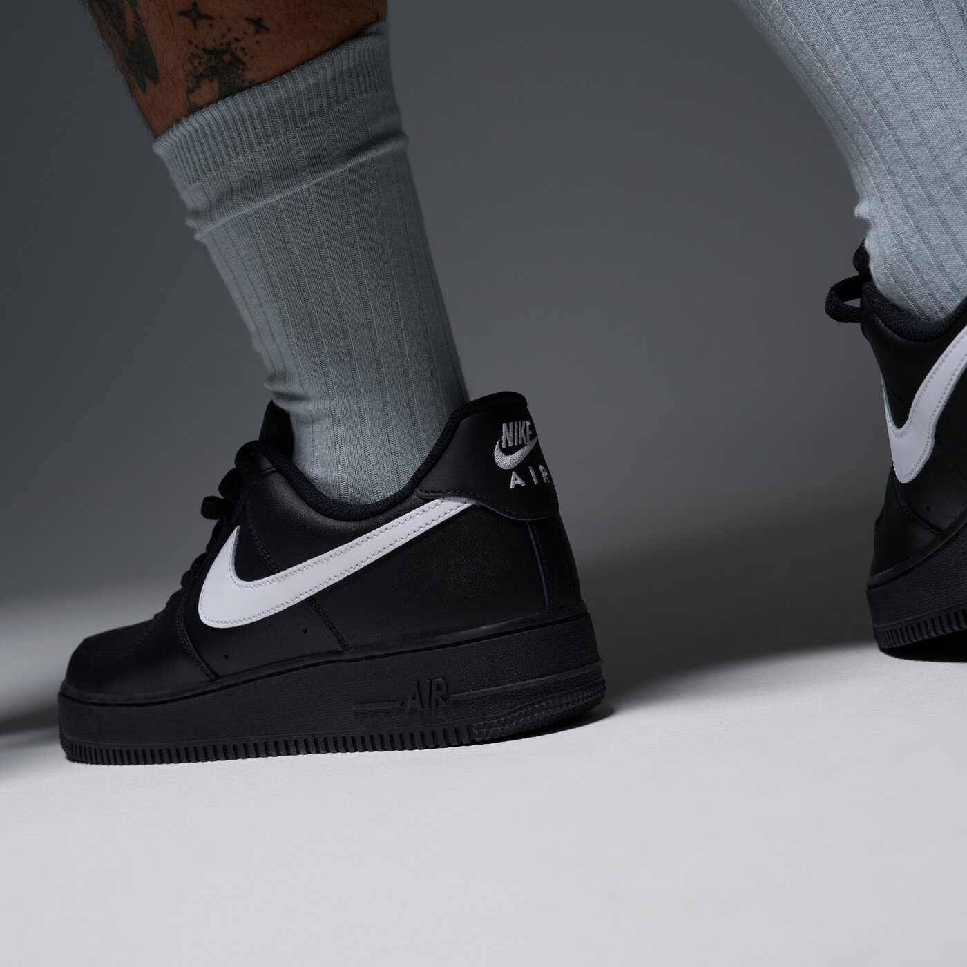 Мъжки маратонки NIKE AIR FORCE 1 '07  fz0627-010 цвят черен