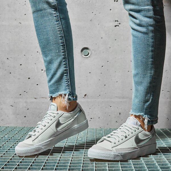 Детски маратонки NIKE BLAZER LOW '77 da4074-003 цвят сив