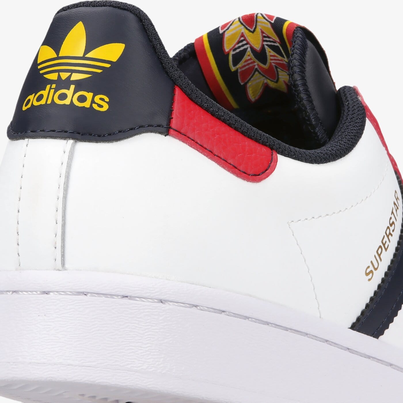 Мъжки маратонки ADIDAS SUPERSTAR  h05250 цвят бял